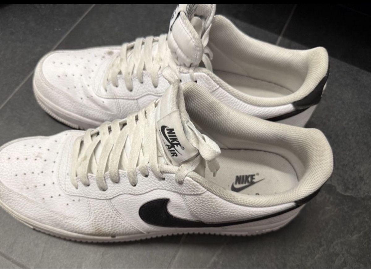 Nike Chaussures hommes: Nike AF1 usées pointure 50,5 – D'occasion à Reconvilier par Bern1353