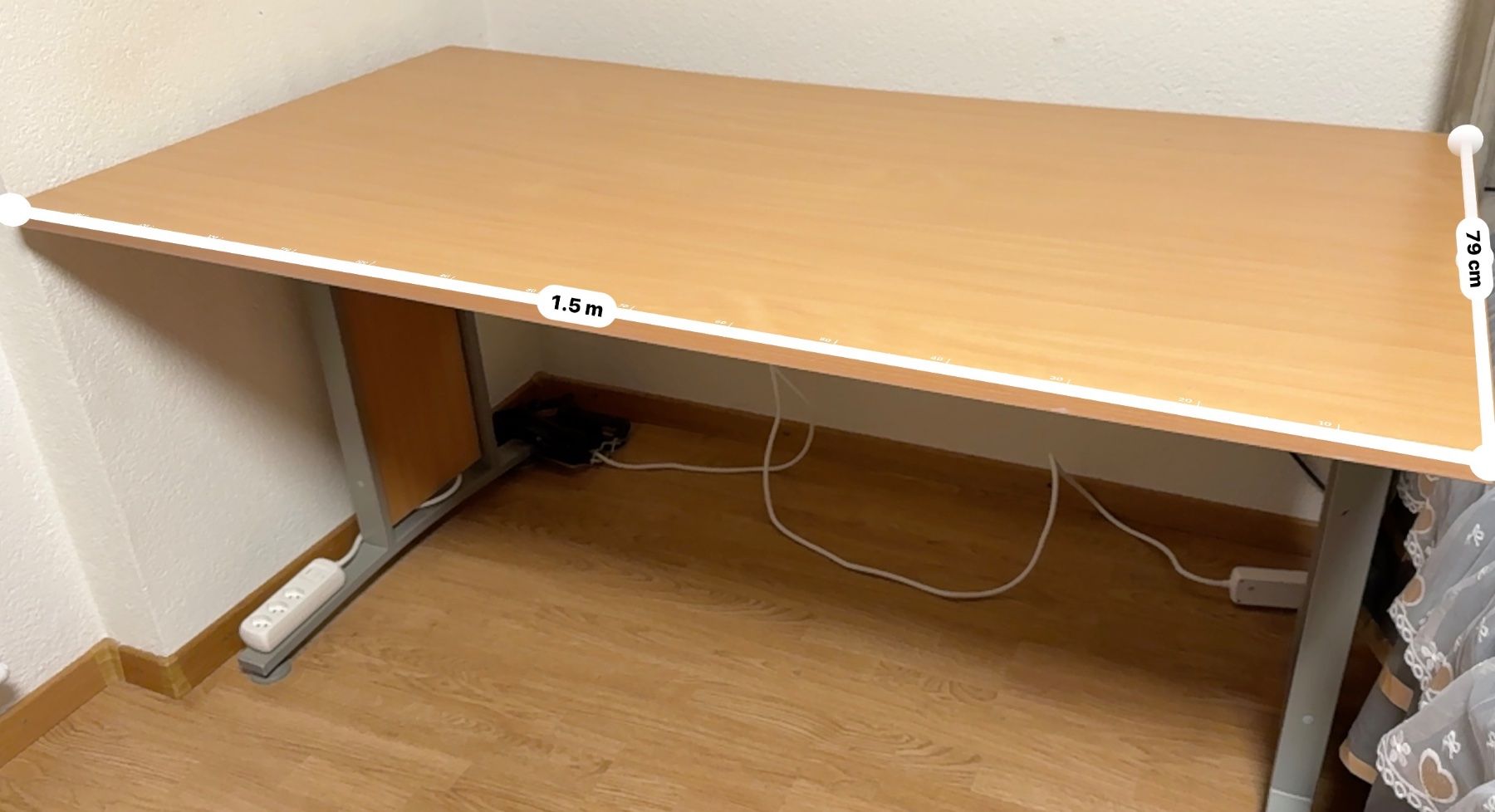 Bureaux: Schreibtisch – D'occasion à Turtmann par Safi.ezatollah