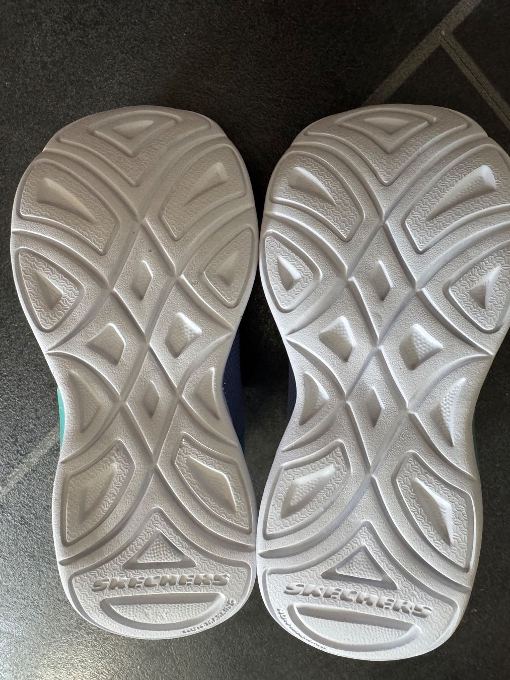 Skechers Schuhe für Mädchen: Skechers Gr.28  (NEU) – Neu (gemäss Beschreibung) aus Moosseedorf von SDmedia 4
