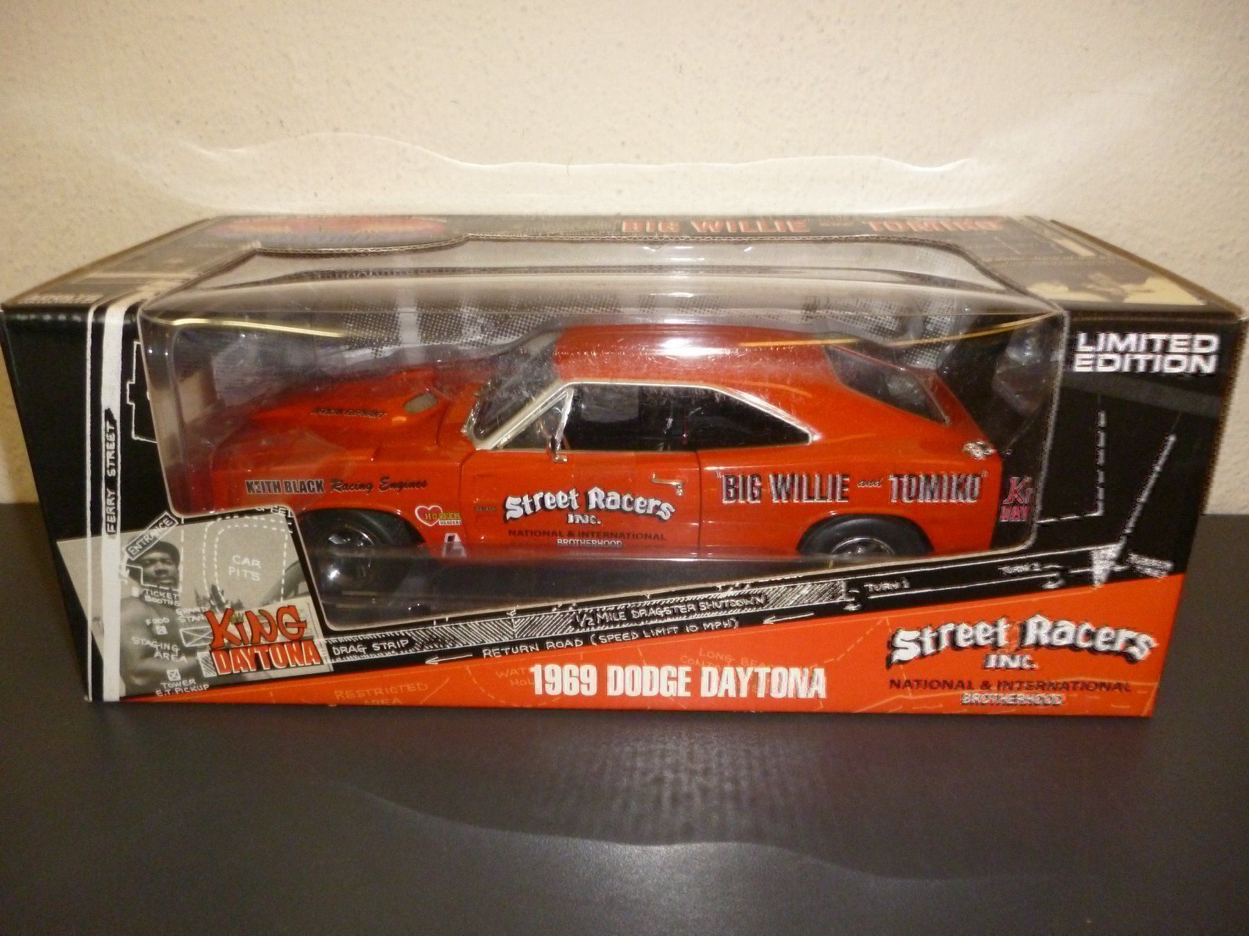 Dodge Modellini d'auto: Dodge Charger Daytona 1969 "Big Willie" – Nuovo e nell'imballaggio originale da Niederwil SG venduto da Kaicorner03