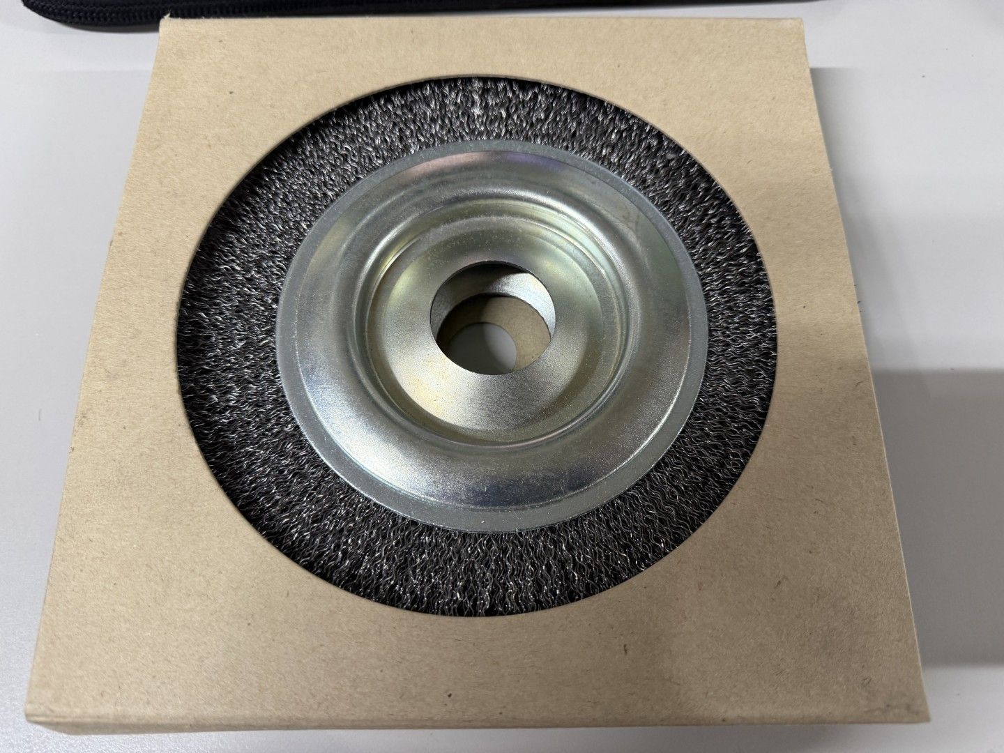 Altro per industria metallurgica: Zirkularbürste – Usato da Zuchwil venduto da dragosmd-maschinen
