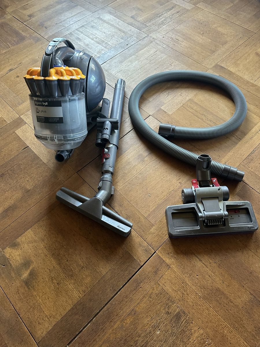 Dyson Aspirapolveri & Accessori: Dyson Ball DC 33c Plus Staubsauger – Usato da Hombrechtikon venduto da movoko01