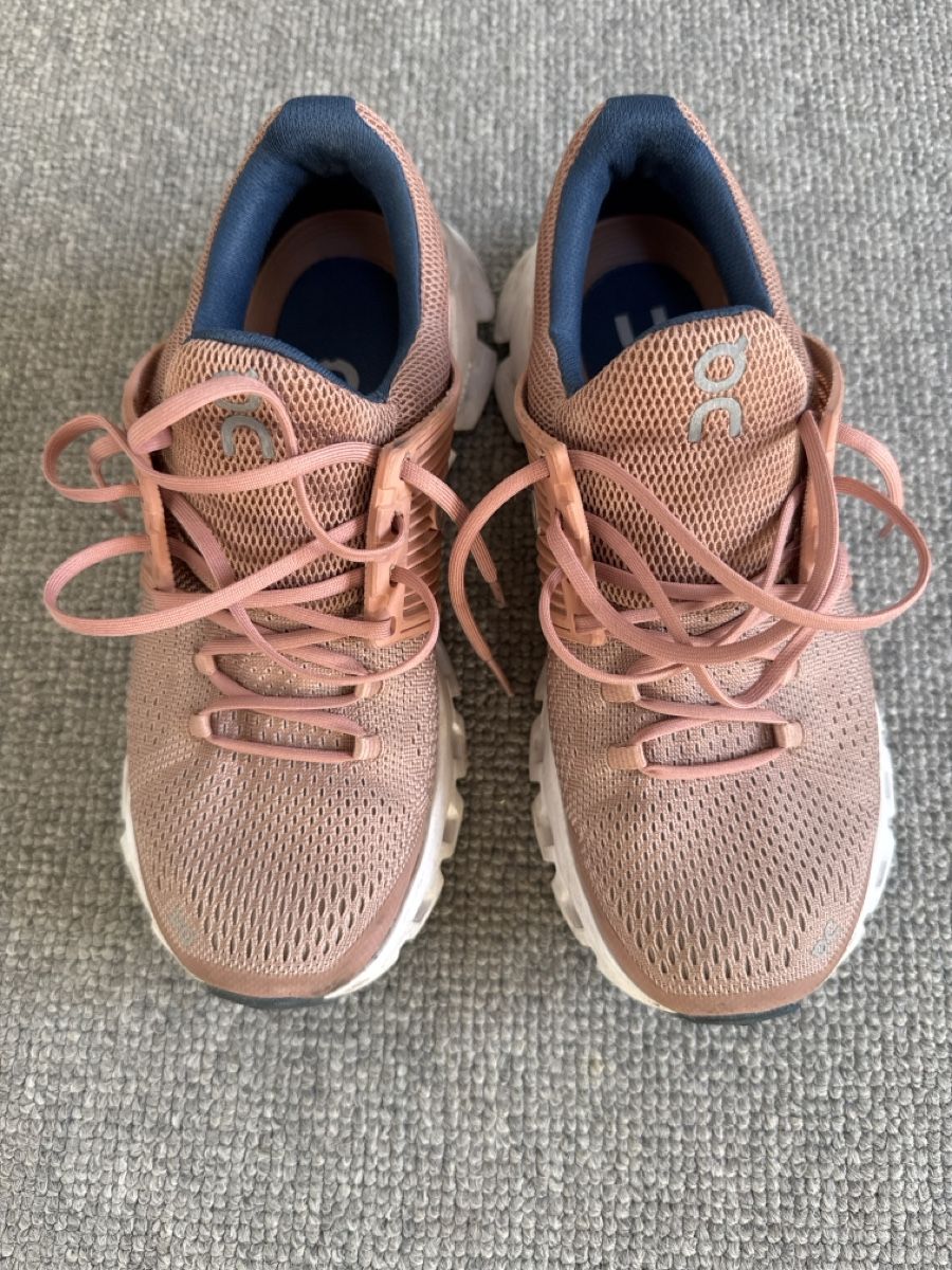 On Chaussures femmes: ON Turnschuhe – D'occasion à Matzingen par carola71