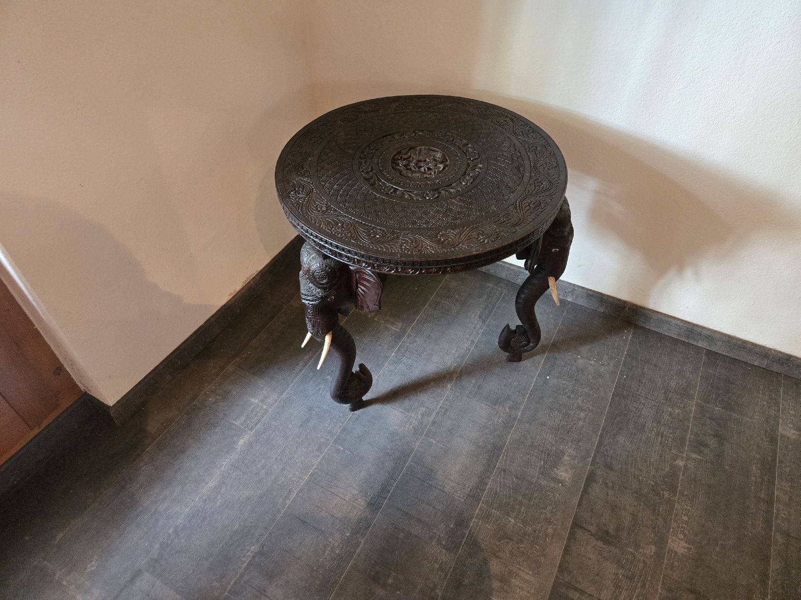 Tische: Table basse sculptée bois éléphants style orientalOccasion – Gebraucht aus Chéserex von lau_scj6