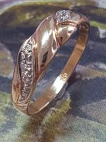 Stilvoller Ring mit 4 Diamanten