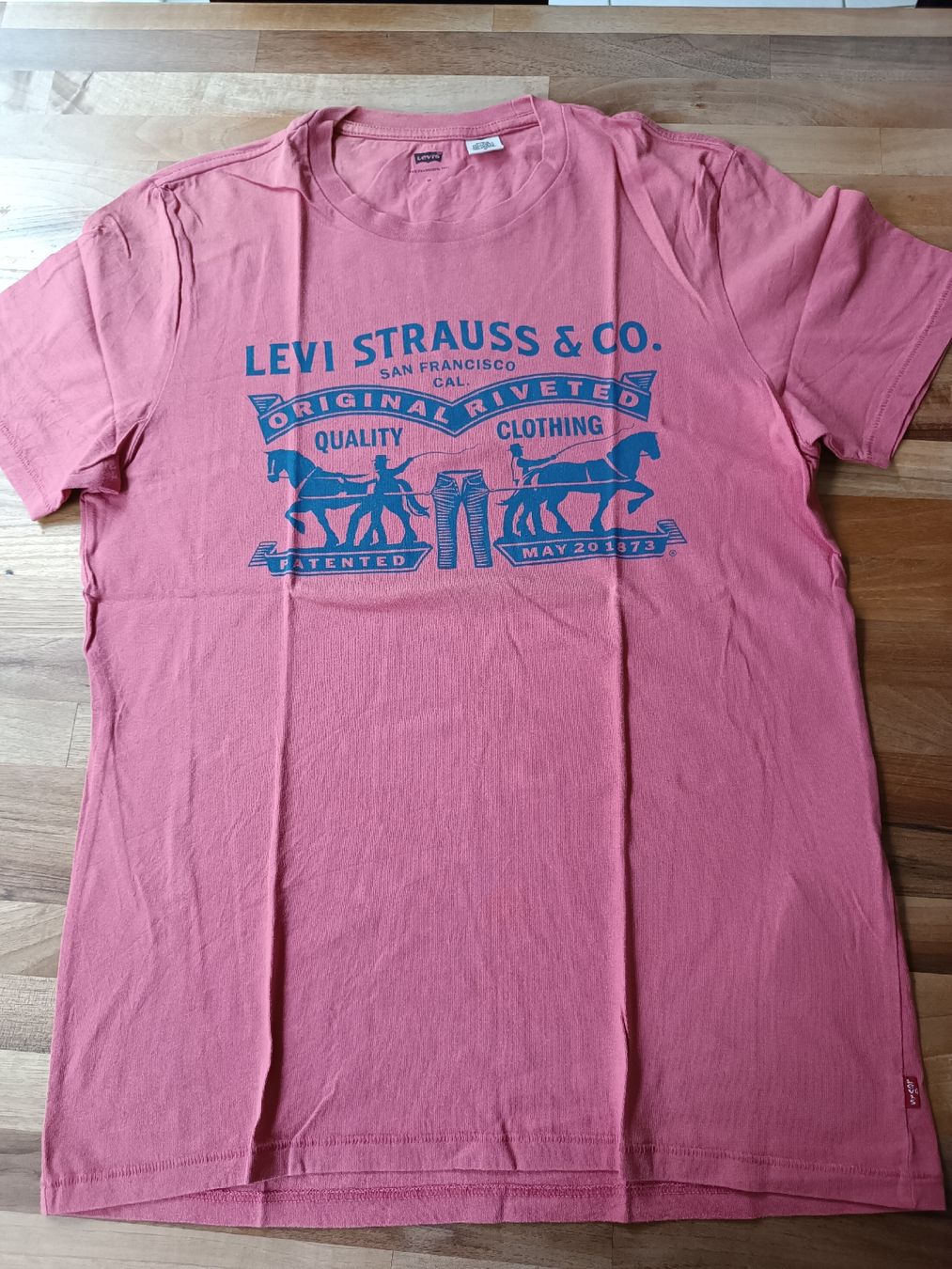 Levi's T-shirt: T-Shirt Levis Herren – Usato da Basel venduto da kau_d97h