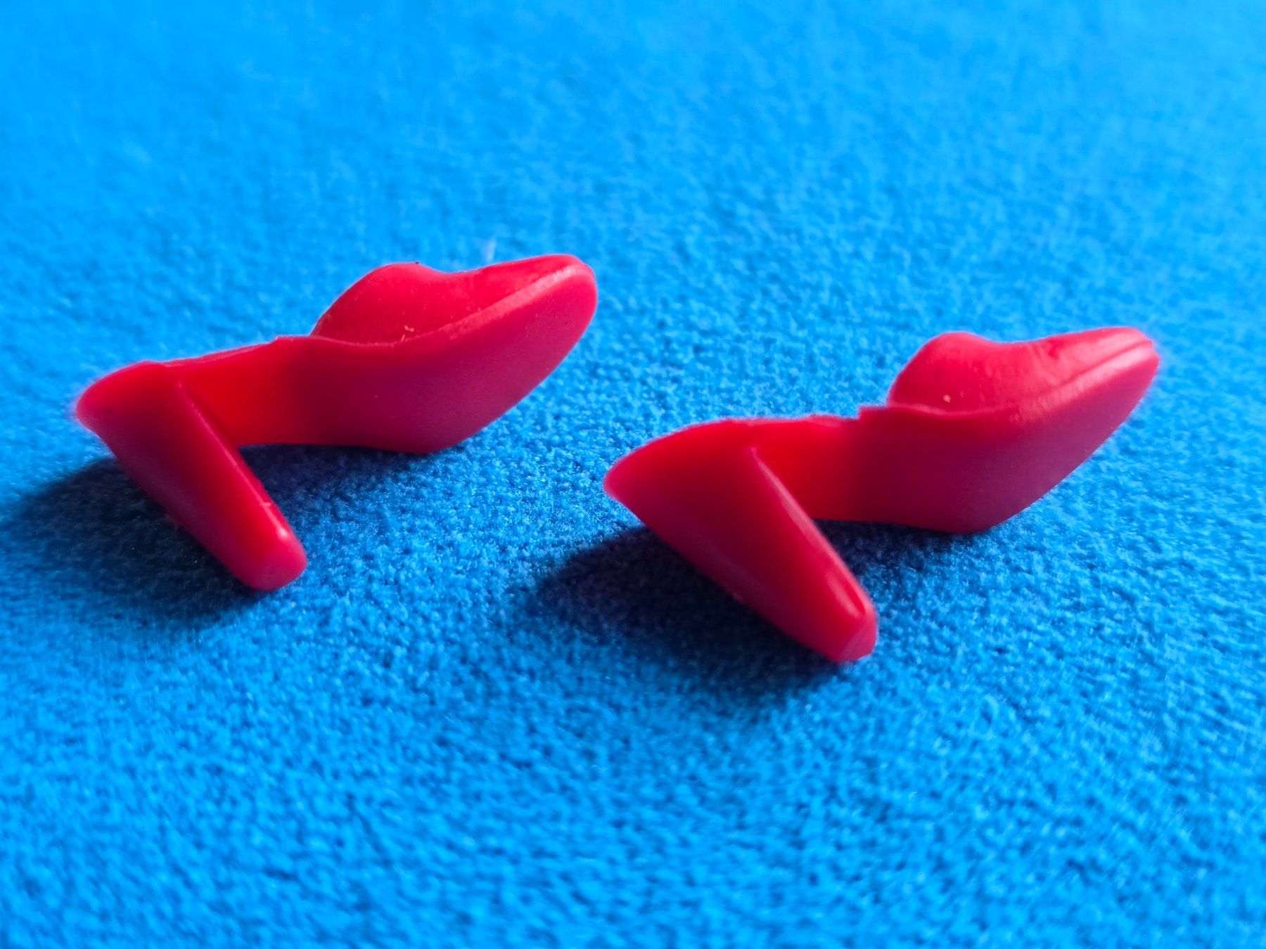 Bambole: Chaussures de poupée Barbie rouge taille Taiwan – Usato da versoix venduto da moonkey02 2