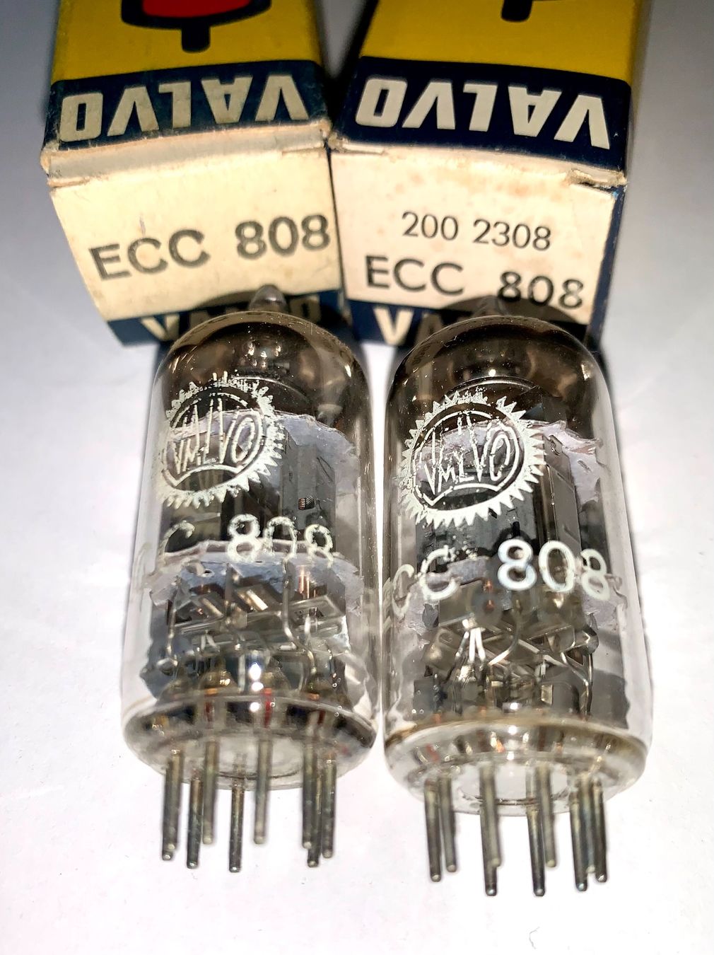 Elektronikbauteile: 2 Röhren / Radioröhren: ECC808 (2fachTriode), NOS, Valvo – Neu (gemäss Beschreibung) aus Biel/Bienne von Oldradio 1
