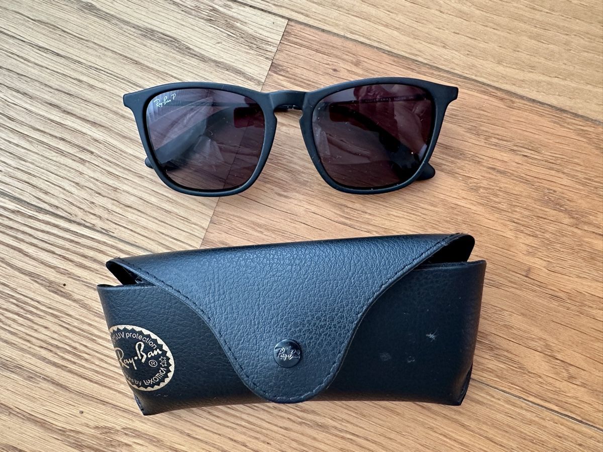 Ray-Ban Occhiali & Lenti: Ray-Ban Sunglasses - Black Frames, Classic Style - Summer – Usato da Gattikon venduto da Sarahs_Schatzkammer 1