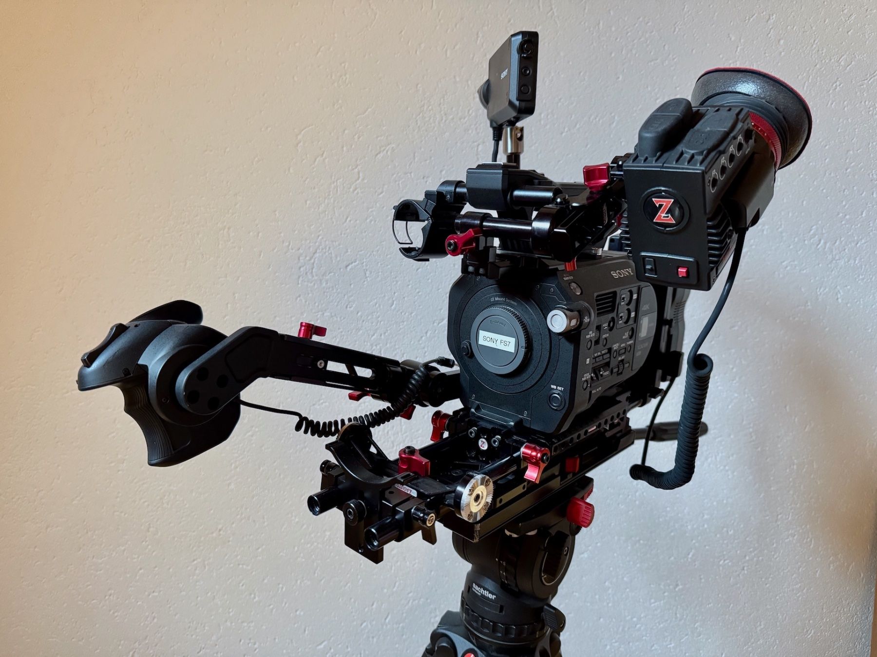 Sony Videocamere: Bundle Sony FS7 4K + Zacuto Gratical HD + Rig Complet – Usato da Delémont venduto da yannickbarthe