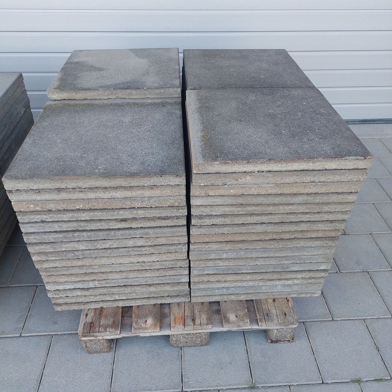 Bodenbeläge: Betonplatten / Gartenplatten / Platten – Gebraucht aus Gossau SG von Gardener 3