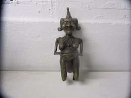 Alte afrikanische Broncefigur
