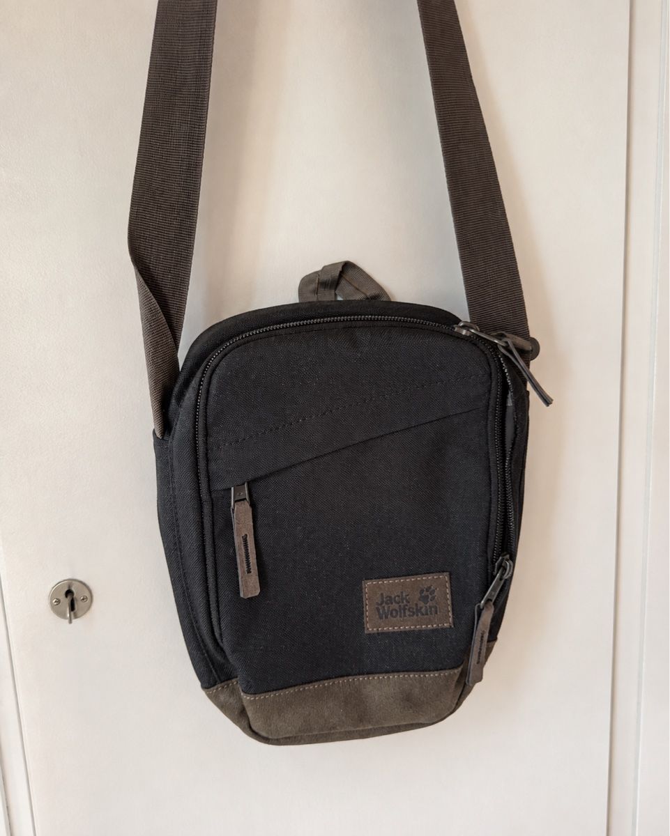 Sonstige Kleidung & Accessoires: Jack Wolfskin Shoulder Bag Black Good Condition – Neu (gemäss Beschreibung) aus Zürich von ei_8006