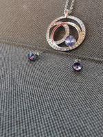 Kette mit Anhänger und Ohrstecker mit violettem Stein