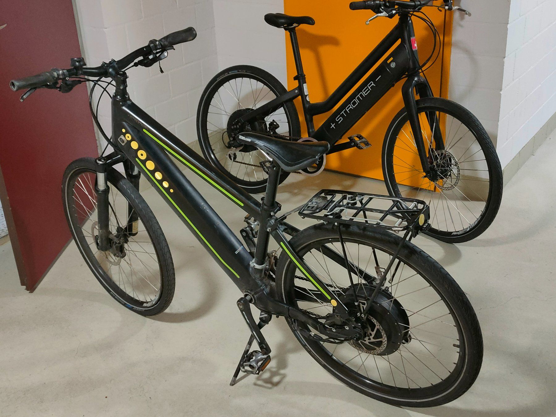 Stromer Biciclette: 2 Stk. Stromer E-Bikes, defekt, für Bastler oder Ersatzteile – Difettoso da Ins venduto da Baj