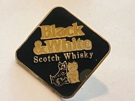 1 Pin Black & White Scotch Whiskey
