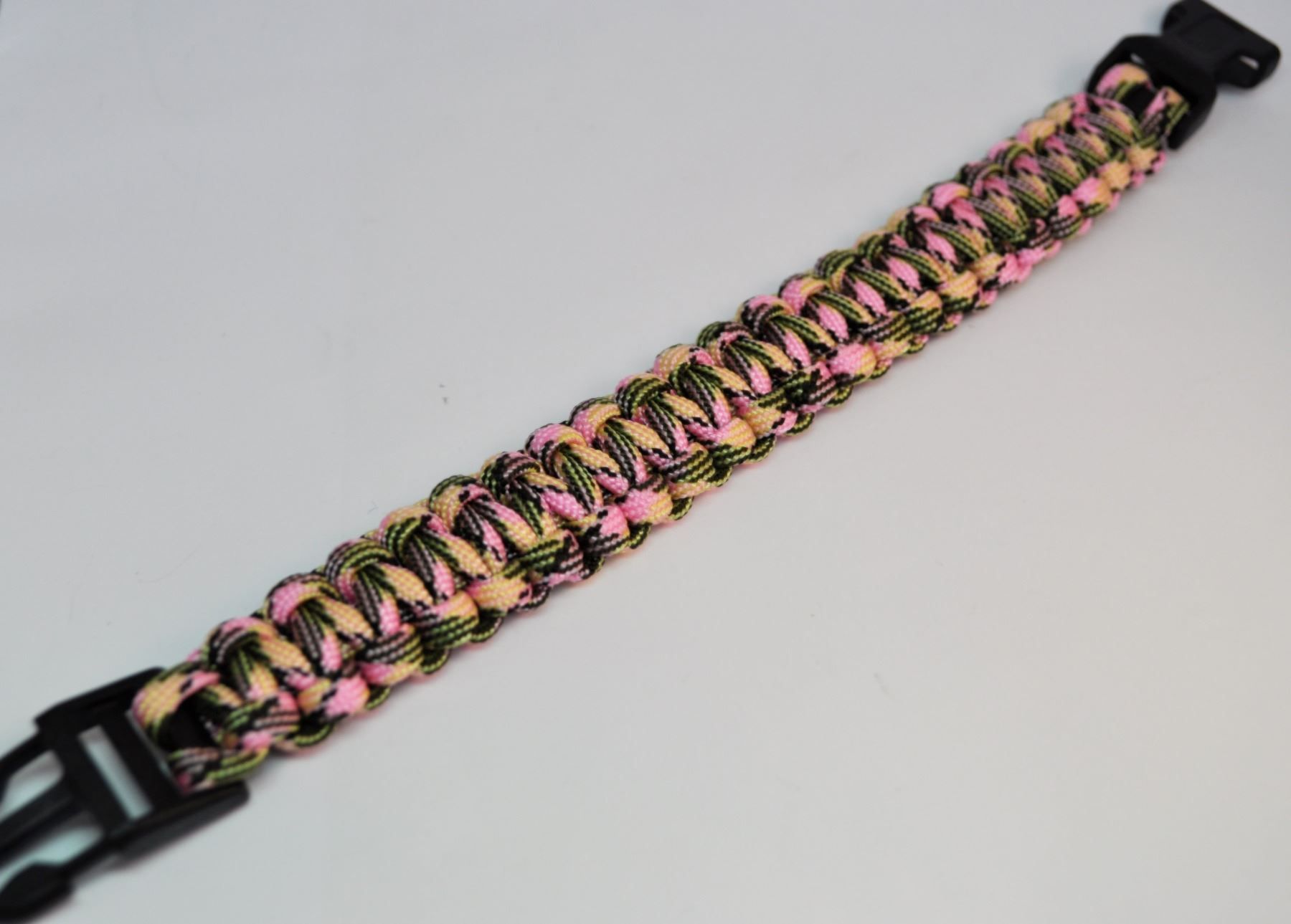 Bracelets: Paracord Rettungsseil mehrfarbig – Neuf avec emballage d'origine à Courlevon par HotSaleandPrice 5