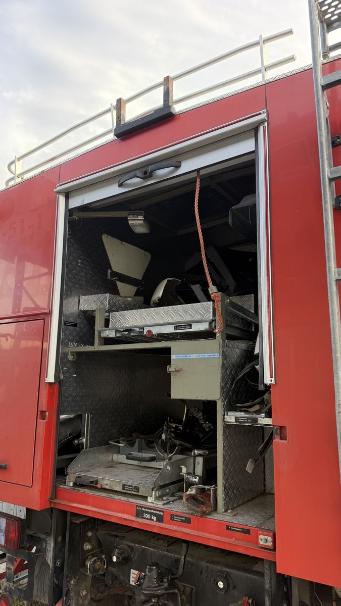 Nutzfahrzeuge: Rotes Kreuz Aufbau – Gebraucht aus Zollikerberg von Tscheitii 4