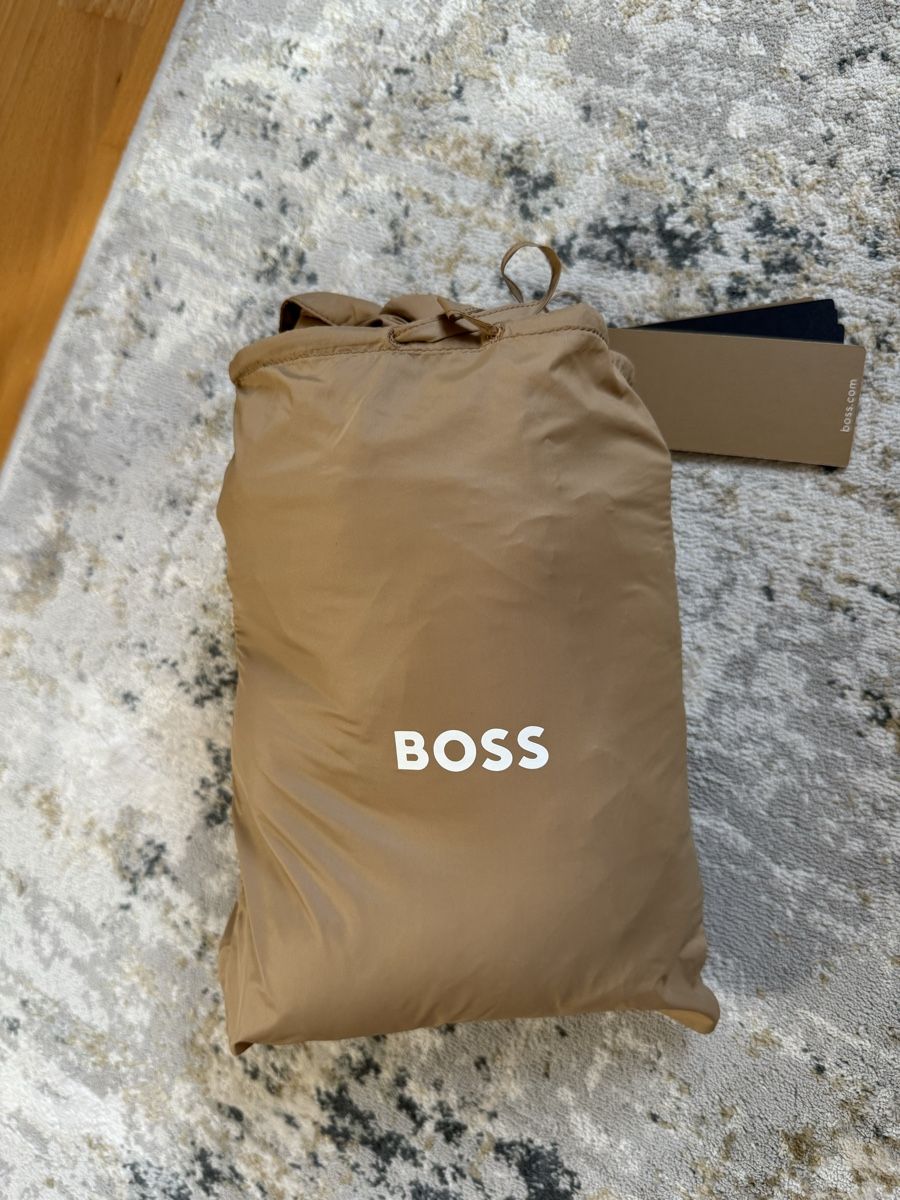 Hugo Boss Gilets & Westen: Neue BOSS Damen Daunenweste Gr.S – Neu und originalverpackt aus Thalwil von Iconicfashion 2
