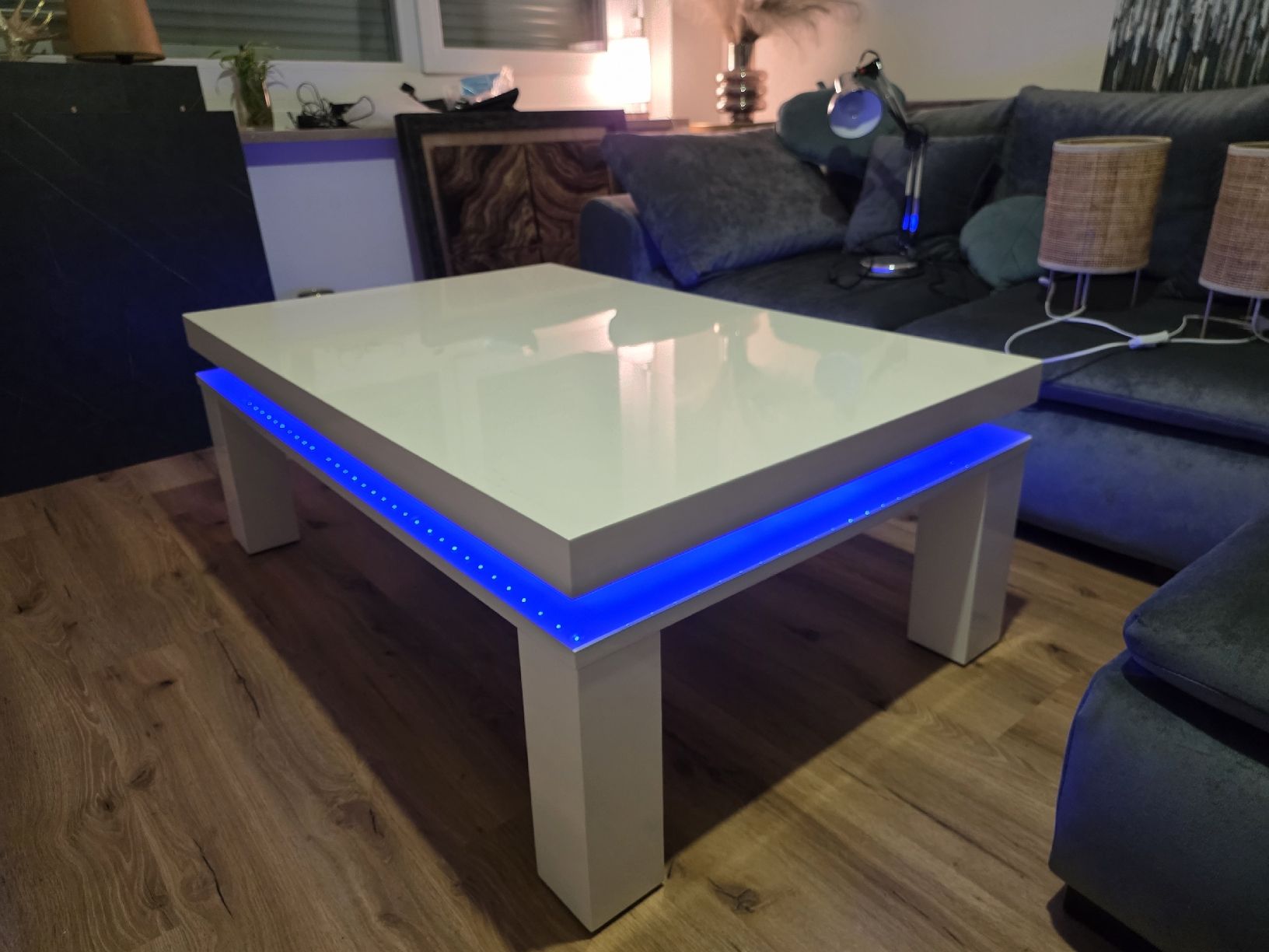 Tavoli: Couchtisch weiss Hochglanz mit LED  – Usato da Brüttisellen venduto da par_8zbj 1