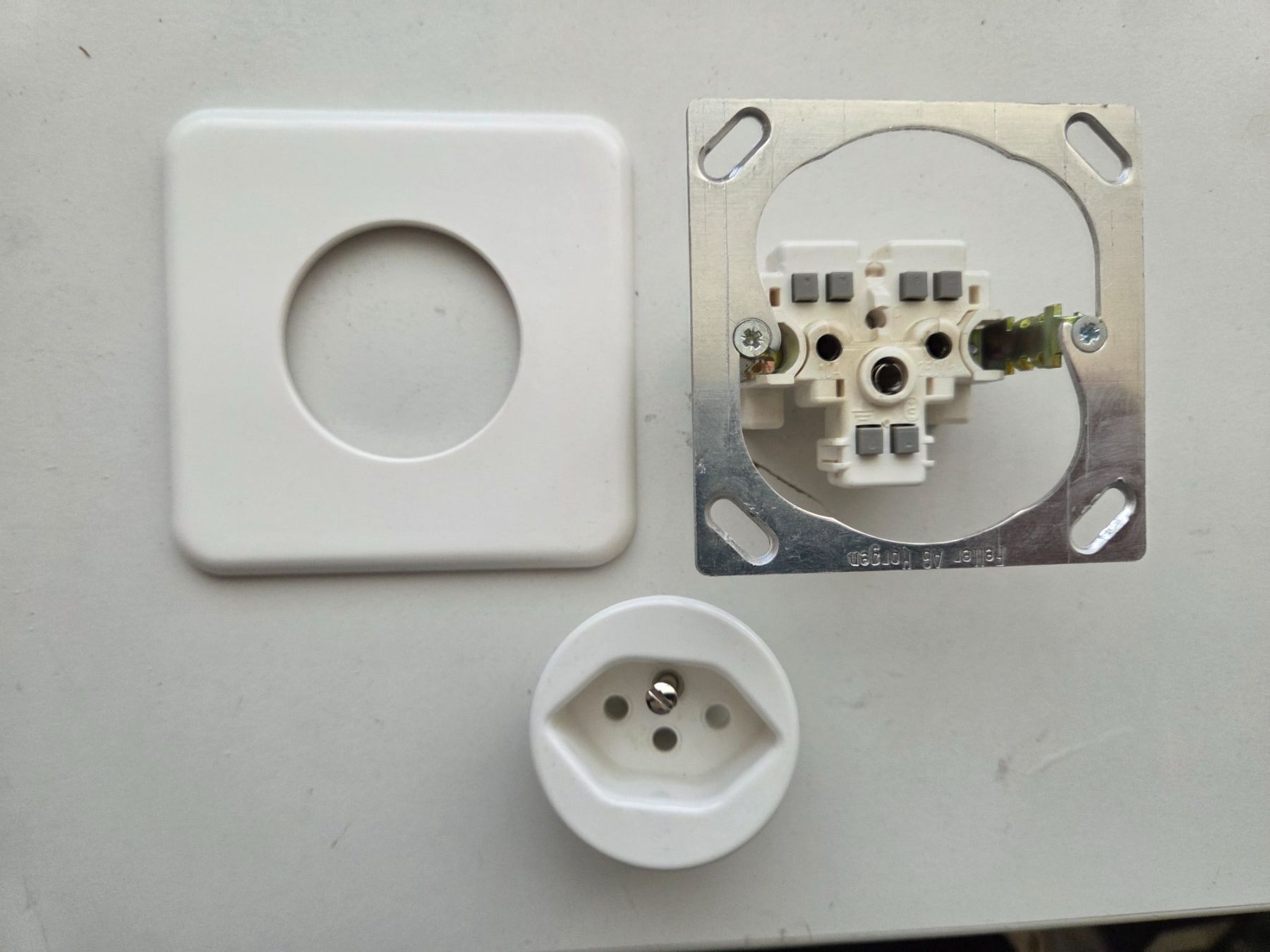 Feller Stecker: T13 Steckdose UP Typ 13 Feller – Gebraucht aus Zürich von Alibaba1234 1