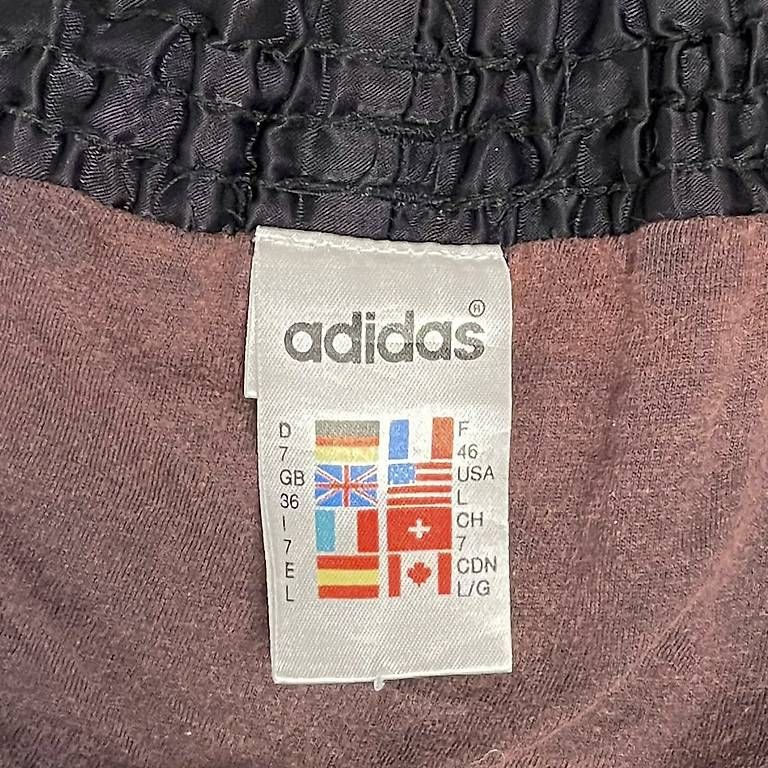 Adidas Pantaloni: Vintage Adidas Shorts – Usato da Zürich venduto da deflipper 3