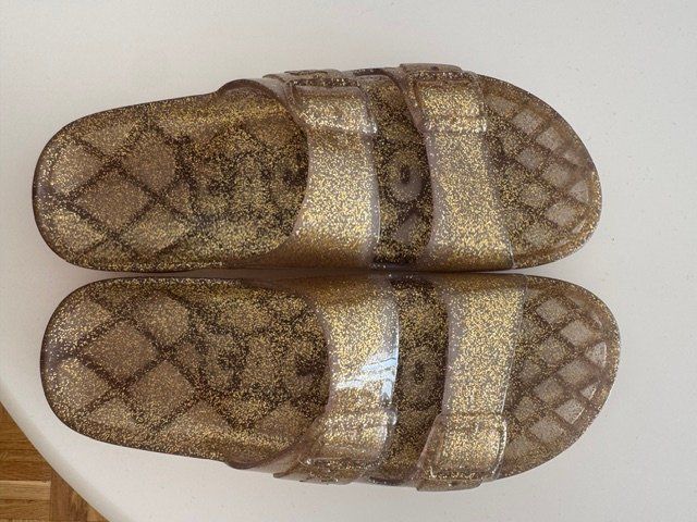 Scarpe da donna: Sandale plastique paillettes dorées – Usato da Genève venduto da san_lb79