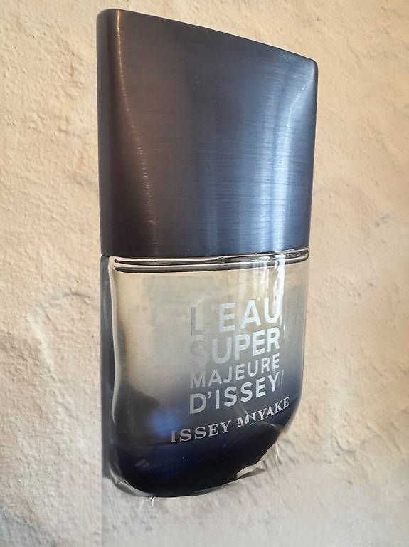 Issey Miyake Profumi & Eau de Toilette: Perfume Issey Miyake Leah - Super Majeure dIssey – Nuovo (secondo la descrizione) da Zürich venduto da carmen_kandey_Insta 1