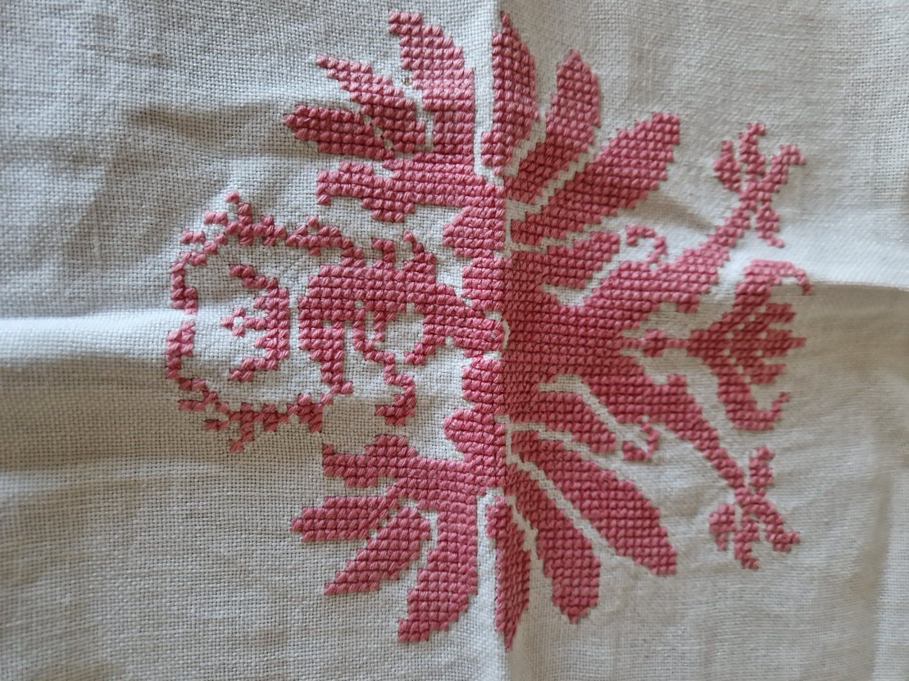 Altra biancheria da tavola: Mitteldecke Handbestickt 82x82cm – Usato da Bern venduto da Antikbatik 5