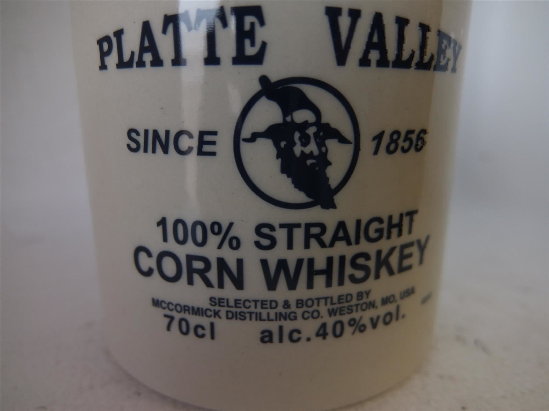 Bevande alcoliche: 1 Steinkrug, Platte Valley Corn Whiskey 40%... – Nuovo e nell'imballaggio originale da Wöschnau venduto da Vinsale 1