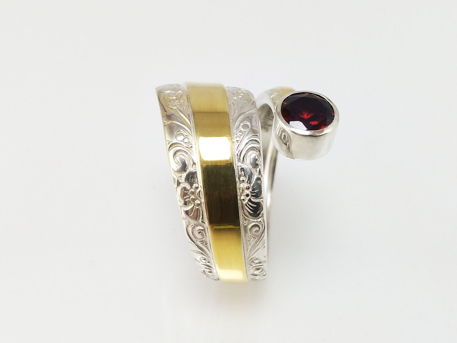 Anelli: Offener Jugendstil Silberring (teilvergoldet) mit Granat – Nuovo e nell'imballaggio originale da Meilen venduto da Byrd-bijoux 1