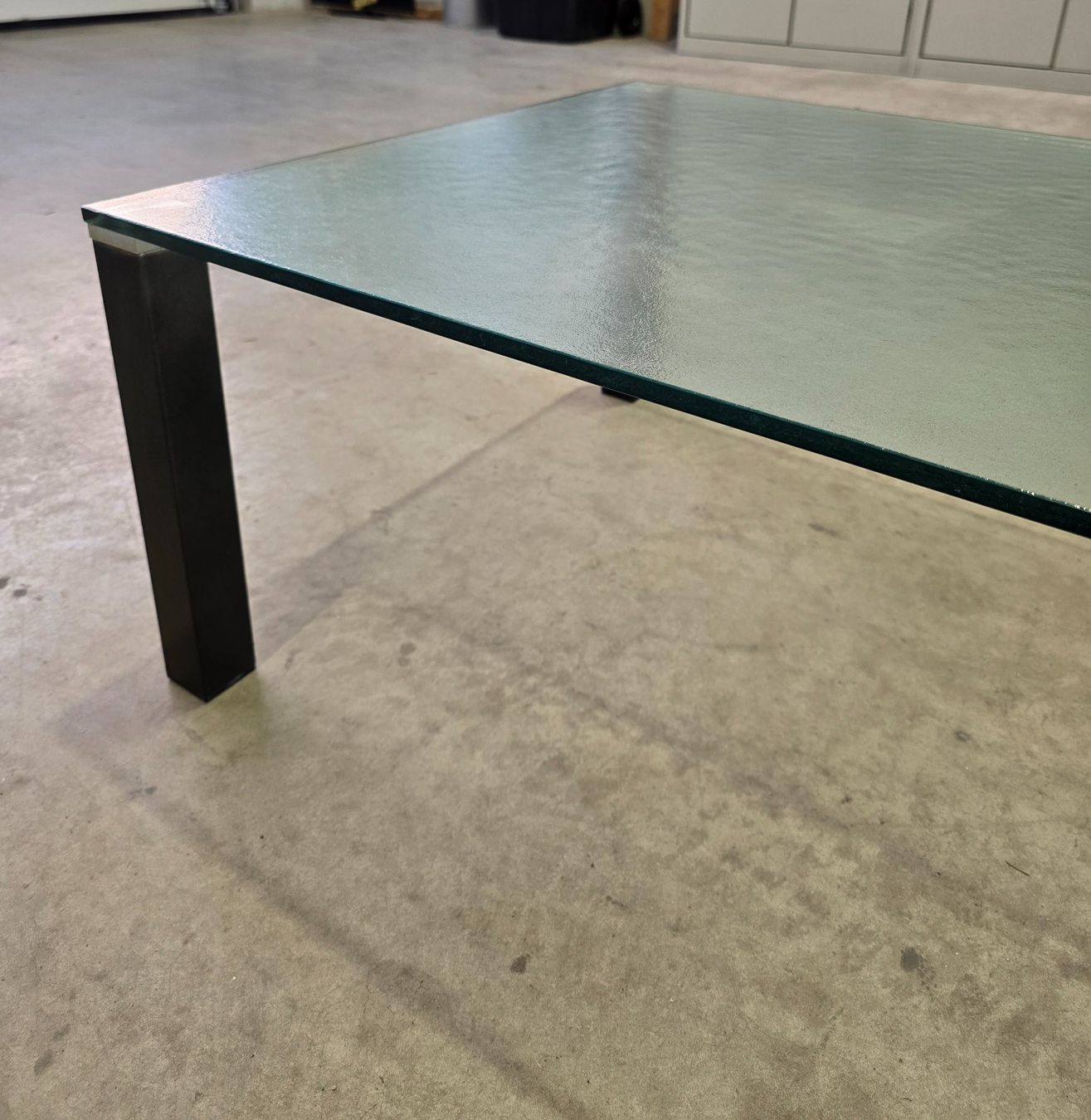 Tavoli: Moderner Glastisch mit schwarzen Beinen – Usato da Sempach venduto da Fab0000 4