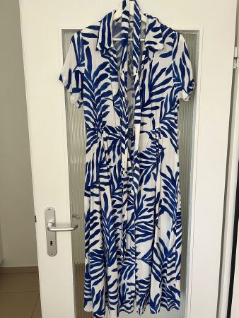 Sommerkleid mit Blattmuster Grösse S Zustand gut