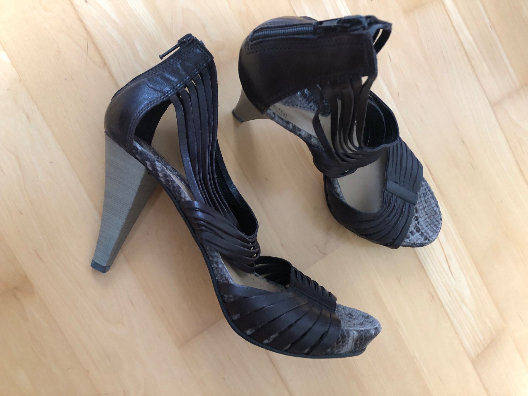Globus Damenschuhe: Globus Pumps, ungetragen, dunkelbraun – Neu (gemäss Beschreibung) aus Oberweningen von Jelo 1