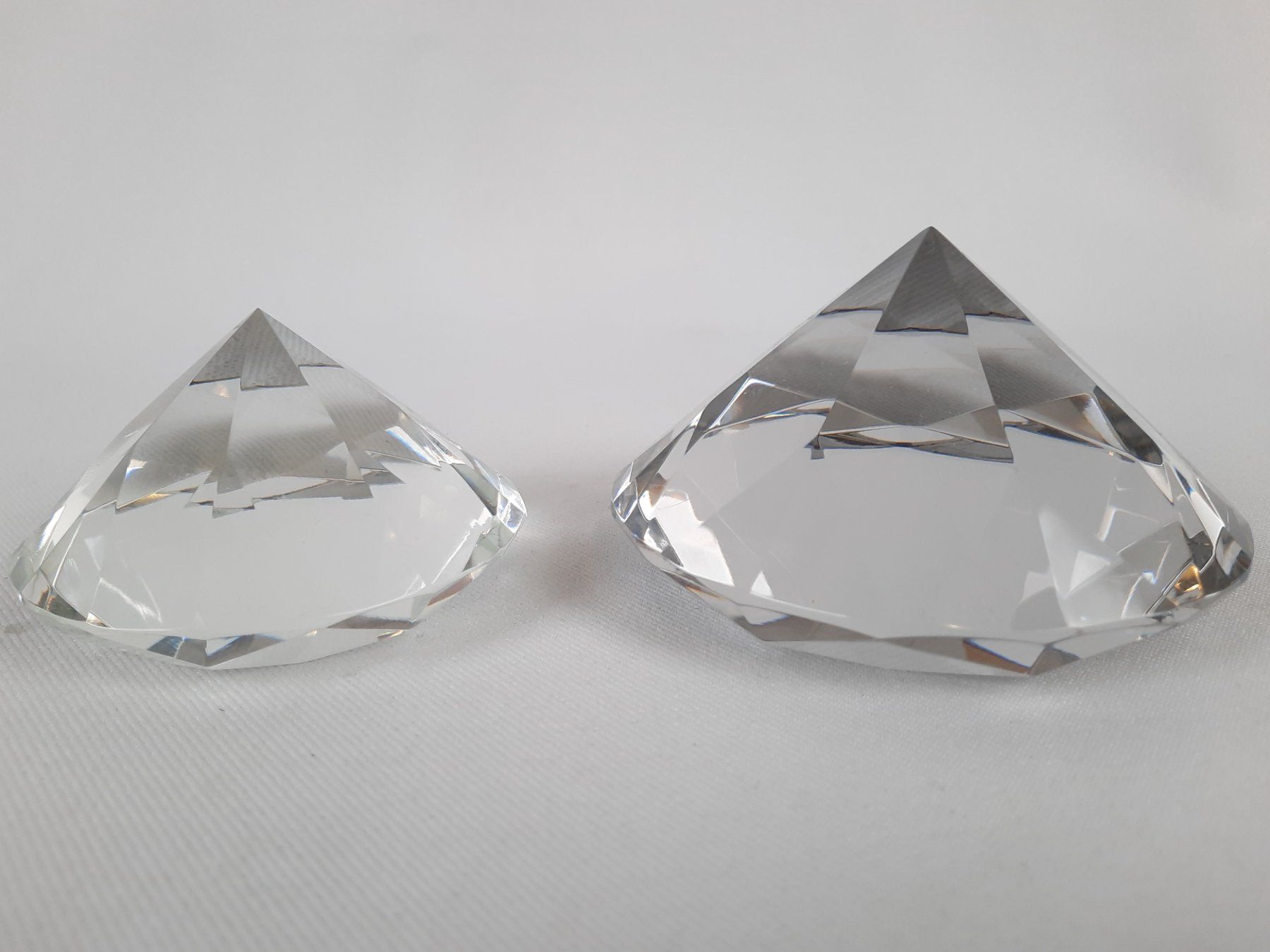 Gläser: 2 Glasdiamanten weiss – Gebraucht aus Beinwil am See von Restwert_Beinwil