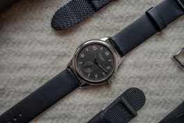 Nomos Club Dunkel Automatic Glasboden