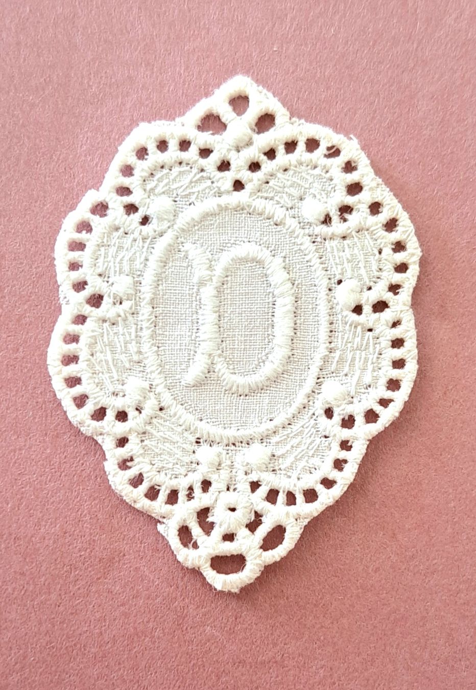Tessuti: "D" Monogramme dentelle de coton ancienne à coudre – Nuovo (secondo la descrizione) da Hauterive NE venduto da ali_vintage