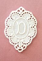 "D" Monogramme dentelle de coton ancienne à coudre