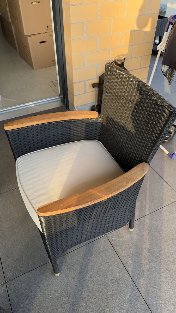 Set di tavolo e panche: Rattan-Gartentisch mit 8 Stühlen – Usato da Dübendorf venduto da Nataliie 5