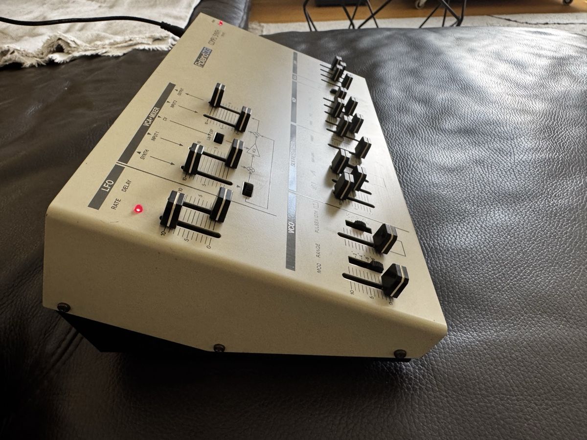 Roland Musikinstrumente: Roland DG - CMU-810 Compu Synth - Synthesizer – Gebraucht aus Zürich von 1cut2 1