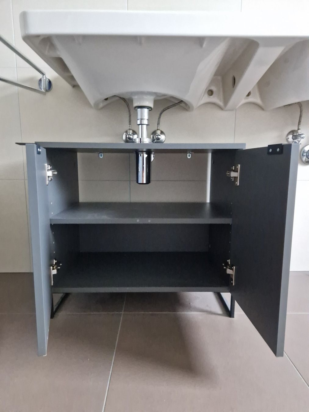 Micasa Mobili per bagno: Waschbeckenunterschrank dunkelgrau – Usato da Kriens venduto da jas_v9fg 1