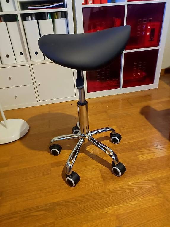 Hocker: Tabouret à roulettes noir – Gebraucht aus Romont FR von daria780