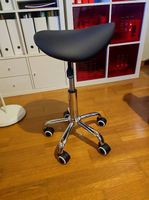 Tabouret à roulettes noir