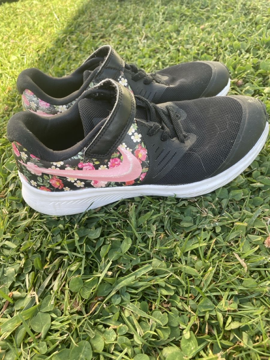 Nike Schuhe für Jungen: Shoes – Gebraucht aus Erlenbach ZH von van_st5g