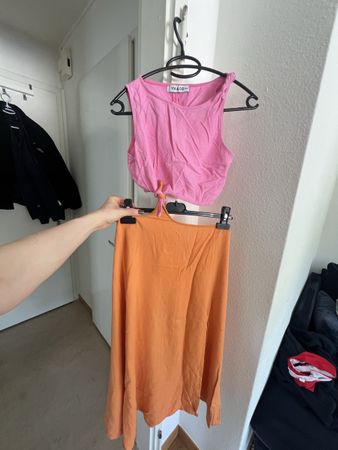 Sommer Set Kleid: Pinkes Top & Orangefarbener Rock