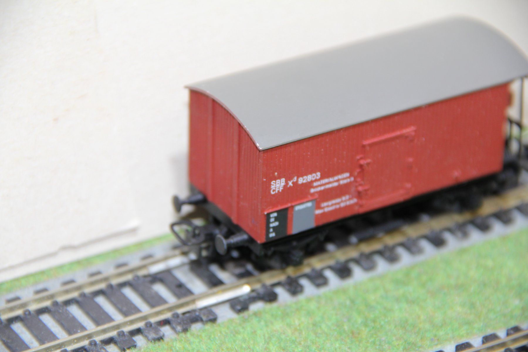 Modellini di ferrovie: Ruco 2011 gedeckter Güterwagen, H0 – Usato da Belp venduto da Tomsek 1