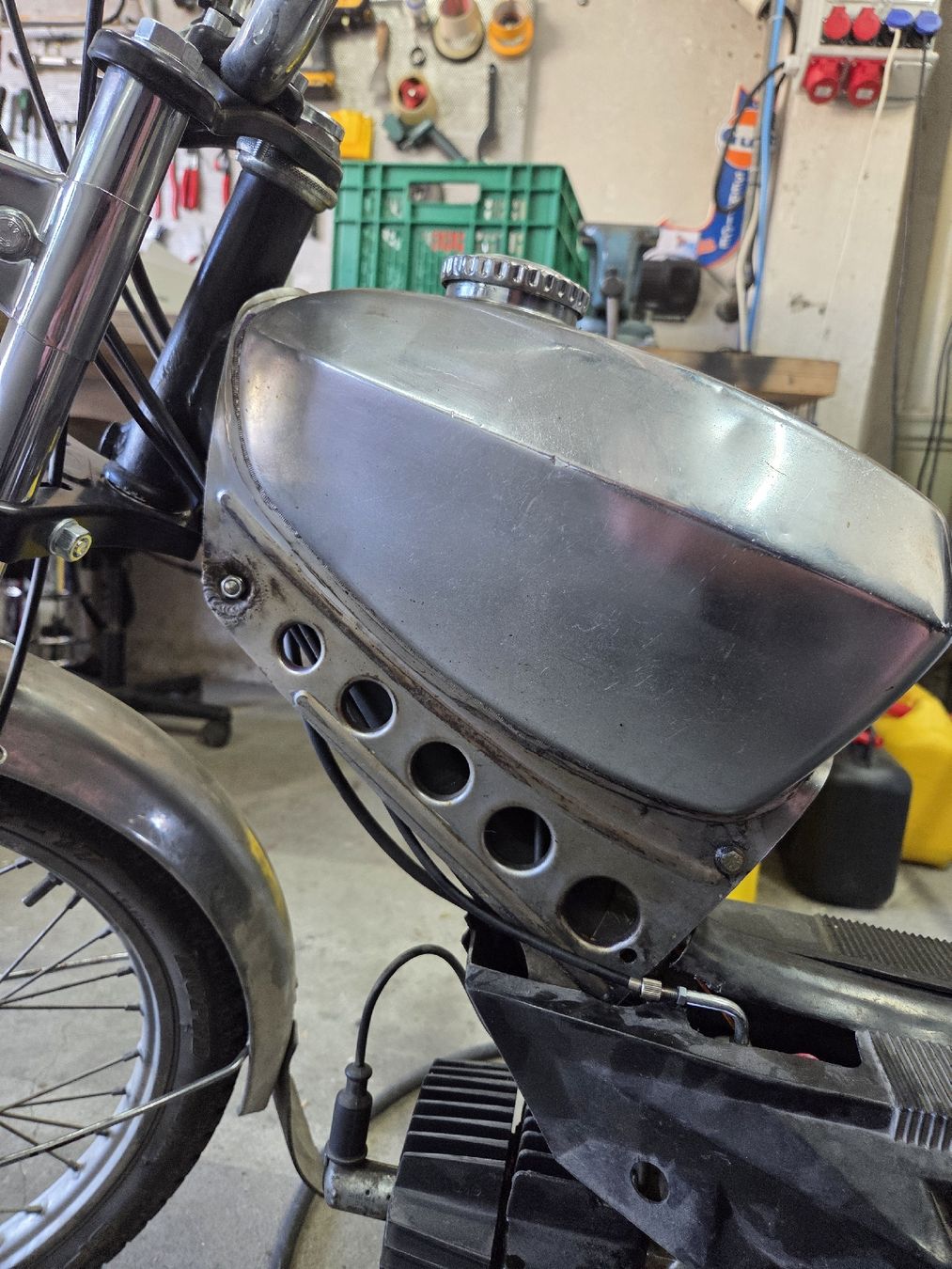 Puch Parti ricambio per ciclomotori: Puch X30 Sport Tank – Difettoso da Boswil venduto da oli_6ts9 7