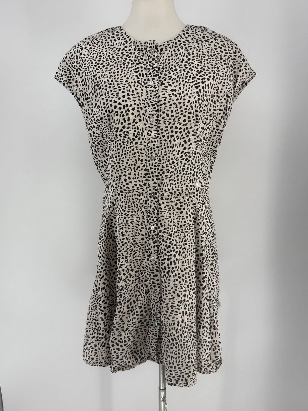 H&M Vestiti: Kleid mit Leo-Muster Gr. M von H&M – Usato da Auenstein venduto da moin.