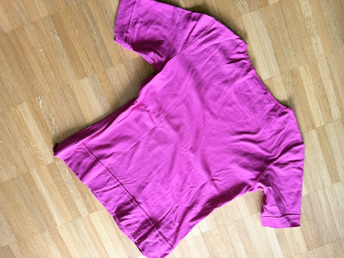 Gianfranco Ferre T-shirt: Gianfranco Ferre pink t-shirt – Usato da Kilchberg ZH venduto da san_hs8y 1