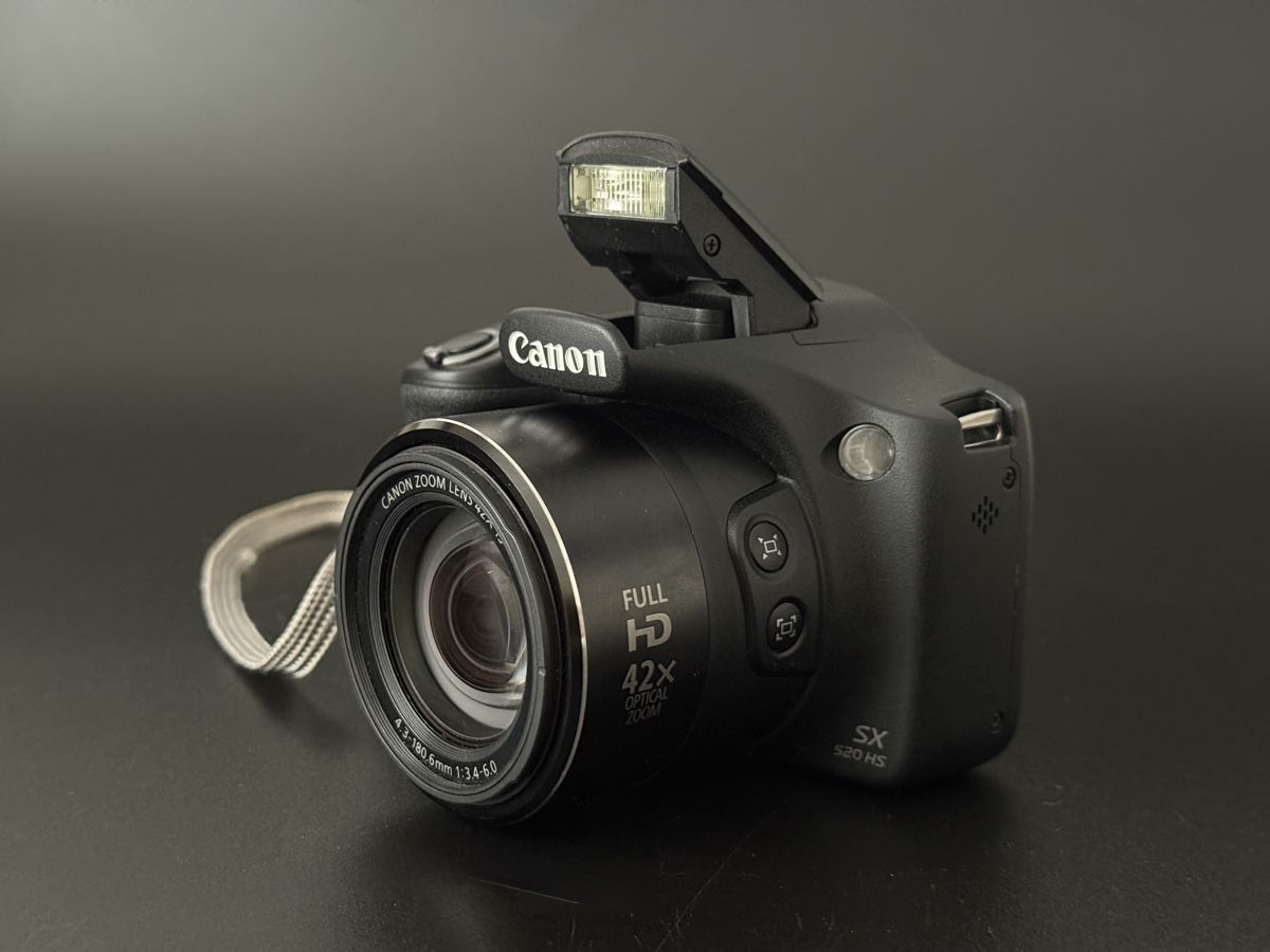 Canon Fotocamera: 16 Mega Pixels Canon Powershot SX520 HS Digitalkamera – Usato da Luzern venduto da downtonabbey 1